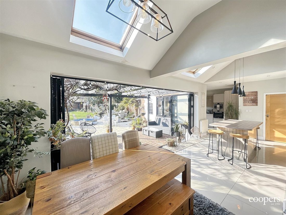 Chalet in Breakspear, Bromley, England 5 - 18925502