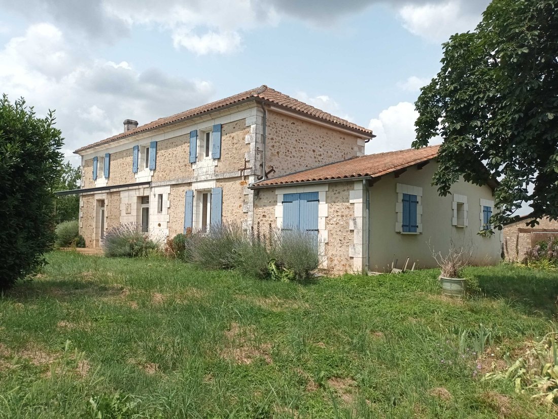 House in La Rochefoucauld, La Rochefoucauld-en-Angoumois, France 1 - 17224299
