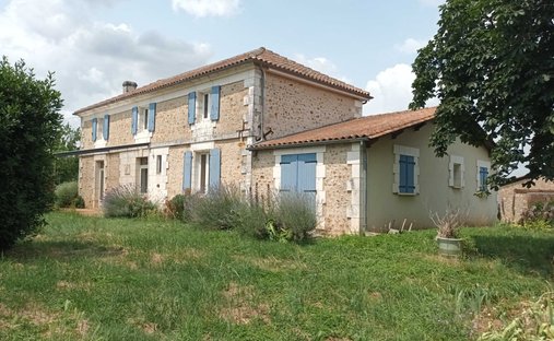 House in La Rochefoucauld, La Rochefoucauld-en-Angoumois, France 1