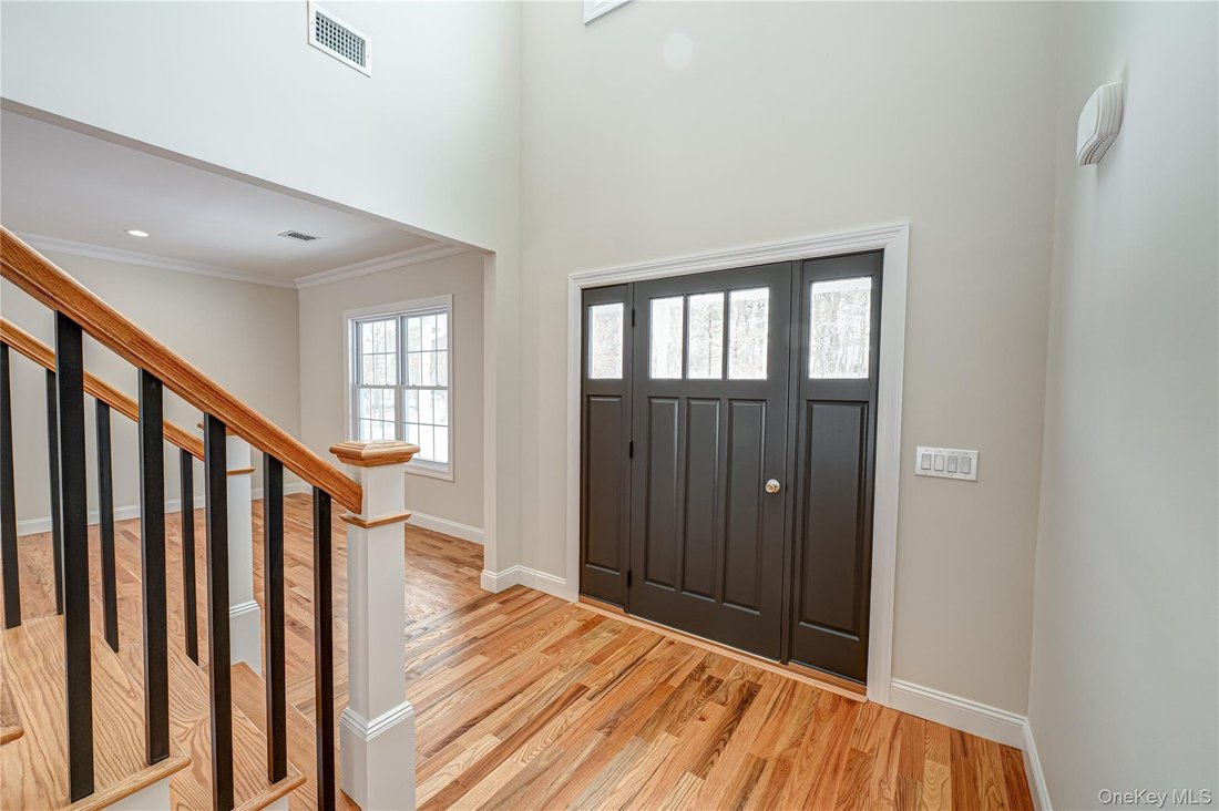 House in Manorville, New York, United States 4 - 18924722