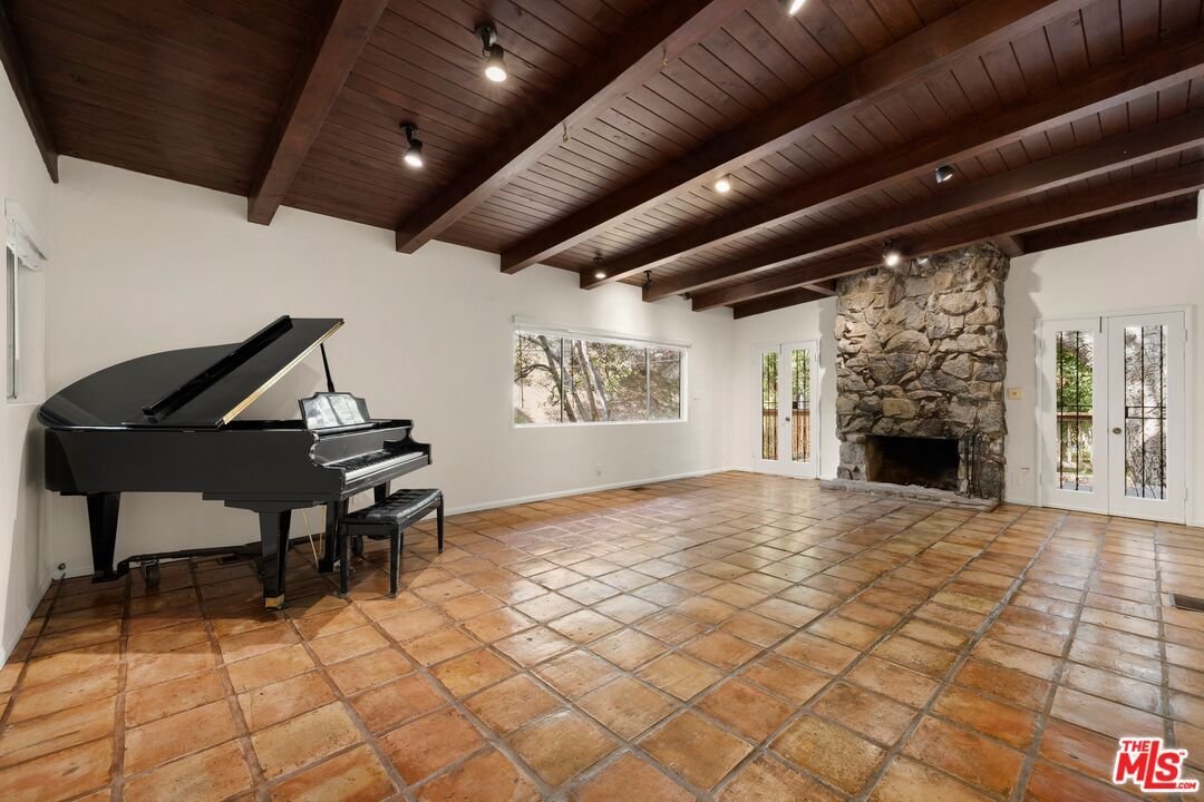 Los Angeles, California, United States 3 - 18926698