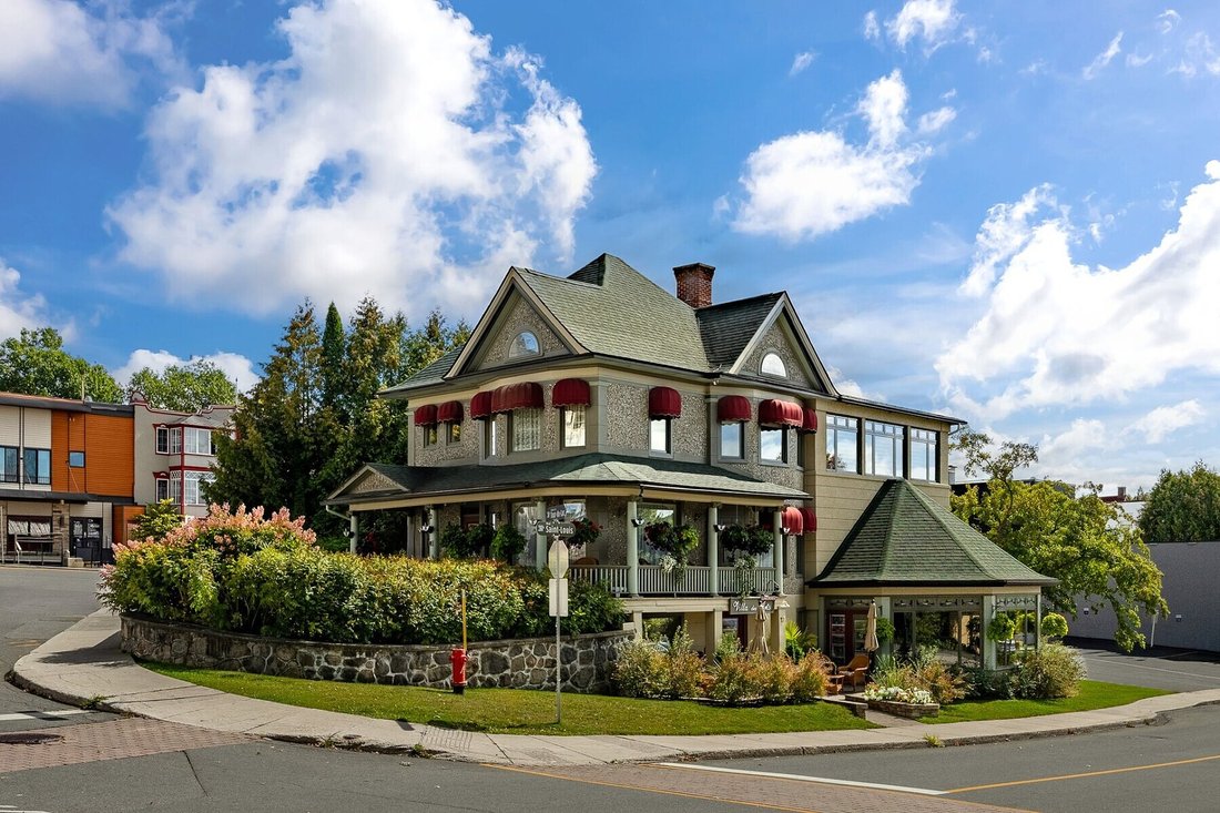 House in Sainte-Agathe-des-Monts, Quebec, Canada 1 - 18923632
