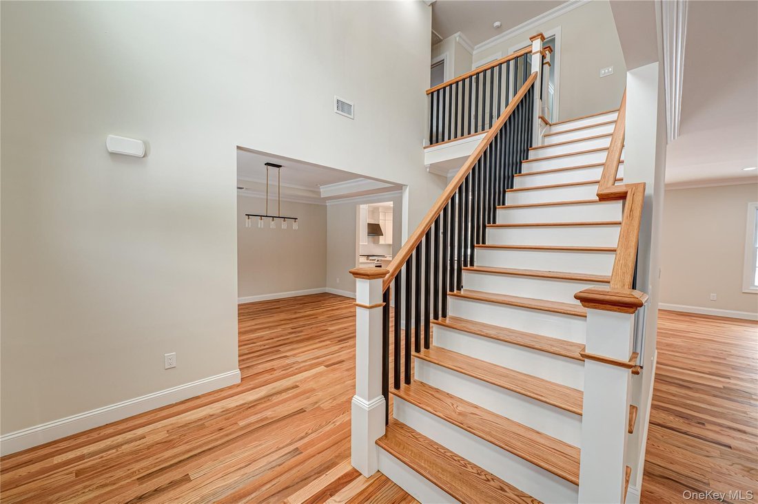 House in Manorville, New York, United States 3 - 18924722