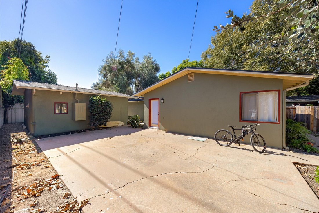 Santa Barbara, California, United States 3 - 18925729