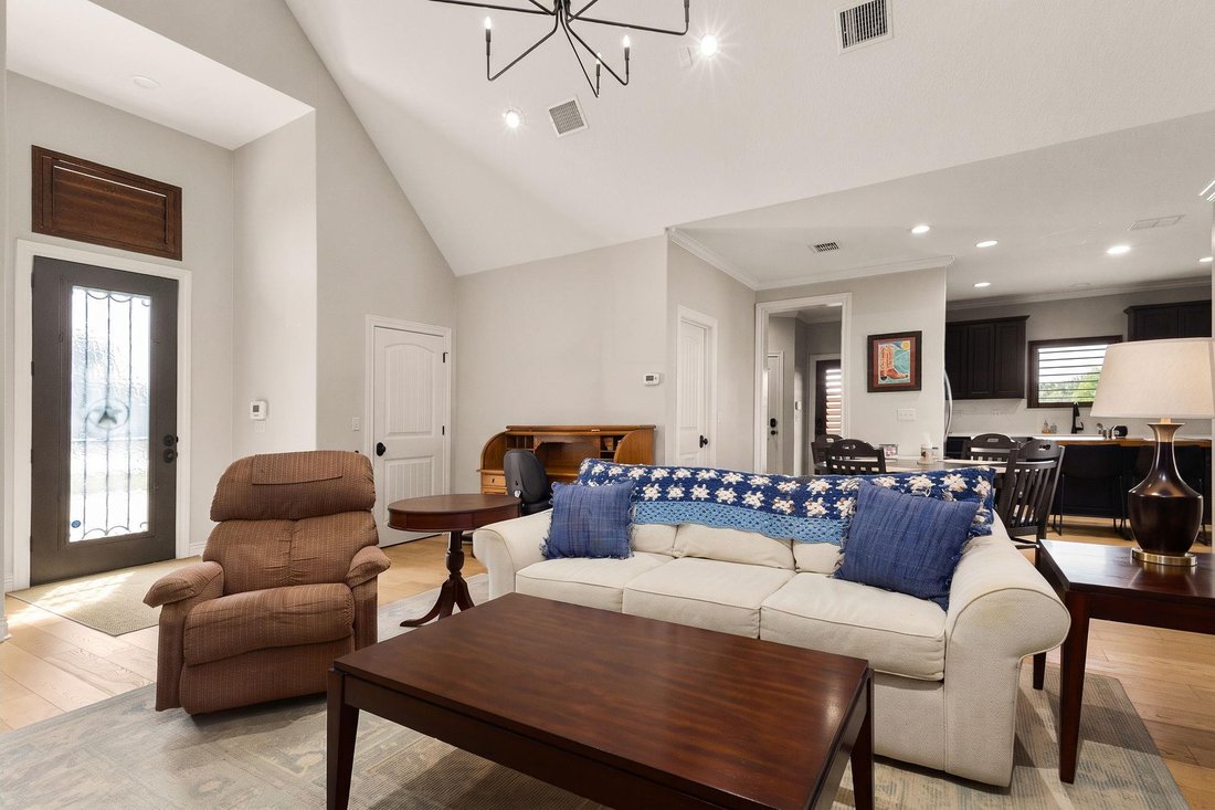 House in New Braunfels, Texas, United States 4 - 18926564