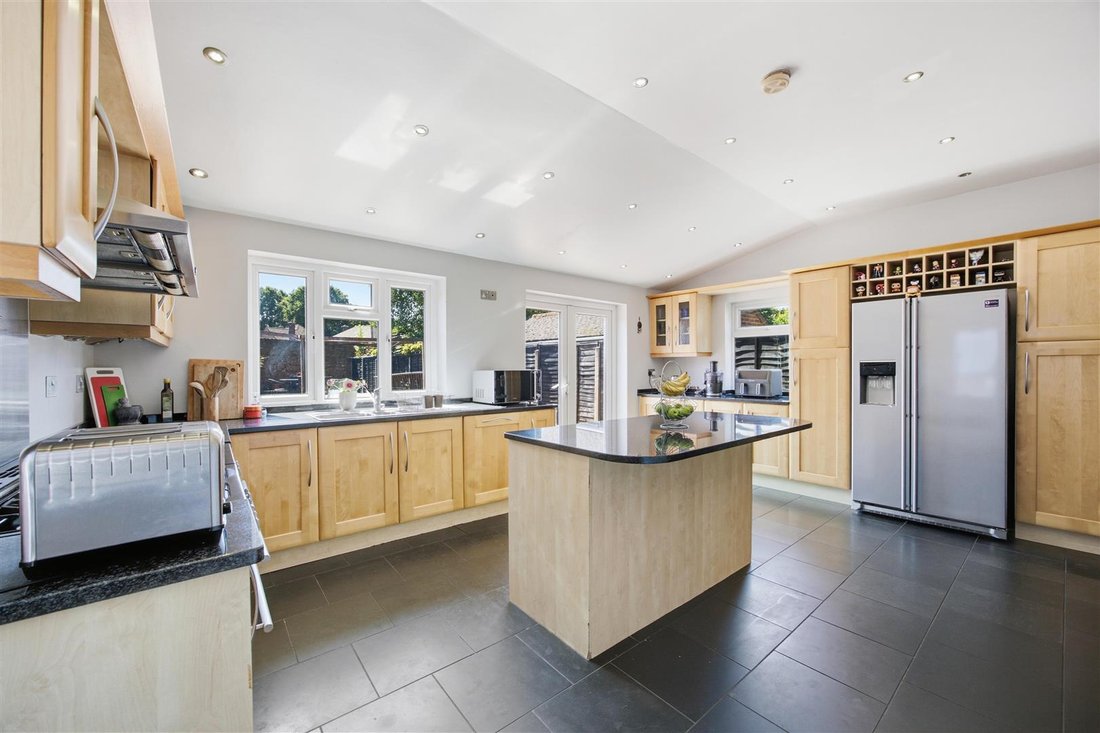 House in Breakspear, Bromley, England 5 - 18925586