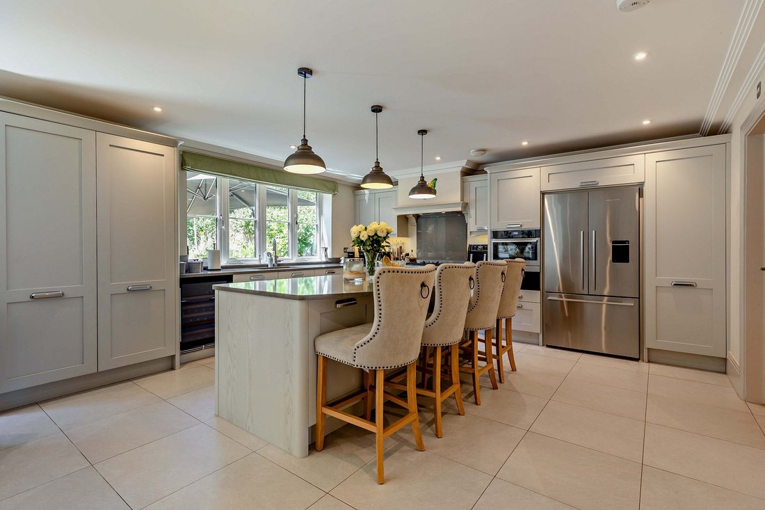 Haus in West End, Surrey Heath, England 5 - 18925450