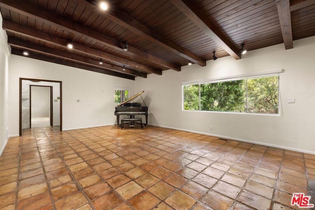 Los Angeles, California, United States 4 - 18926698