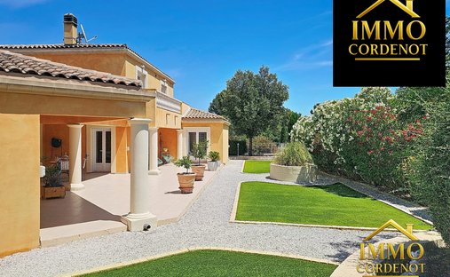 Villa in Méounes-lès-Montrieux, Provence-Alpes-Côte d'Azur, France 1
