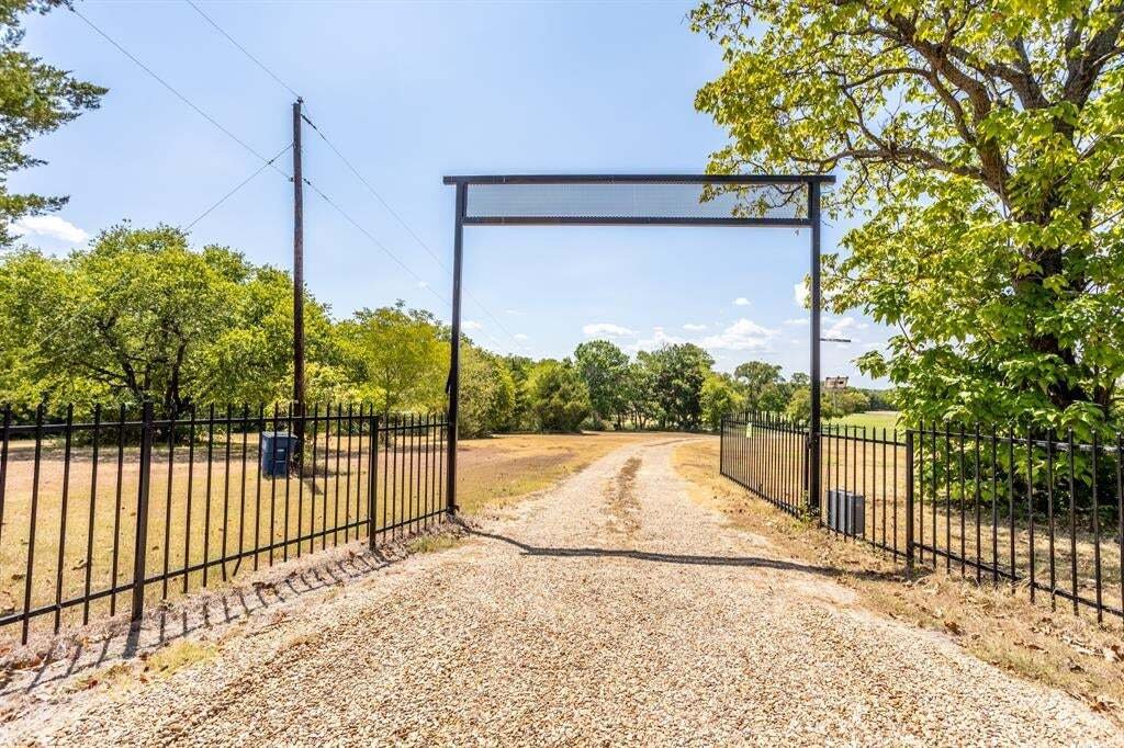 House in Lancaster, Texas, United States 2 - 18926489