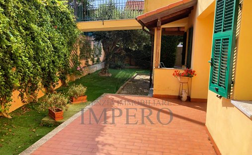 House in Centro Storico, Ventimiglia, Liguria 1