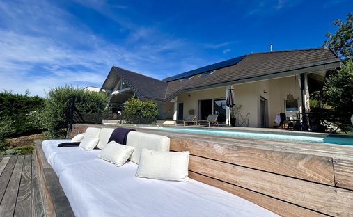 Villa in Pugny-Chatenod, Auvergne-Rhône-Alpes, France 1