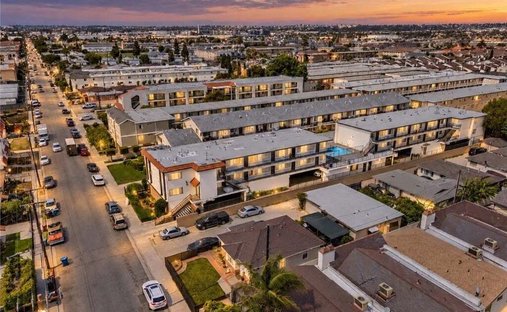 Hawthorne, California, United States 1