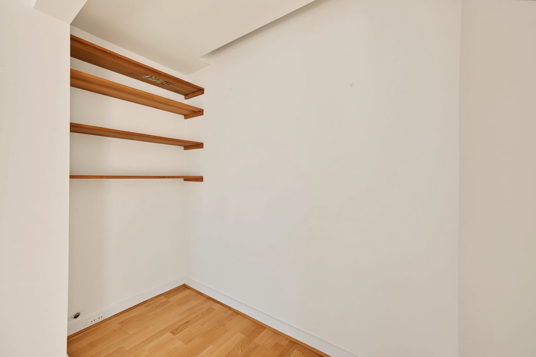 Apartment in Violet Commerce, Paris 15e Arrondissement, Paris 5 - 18928093