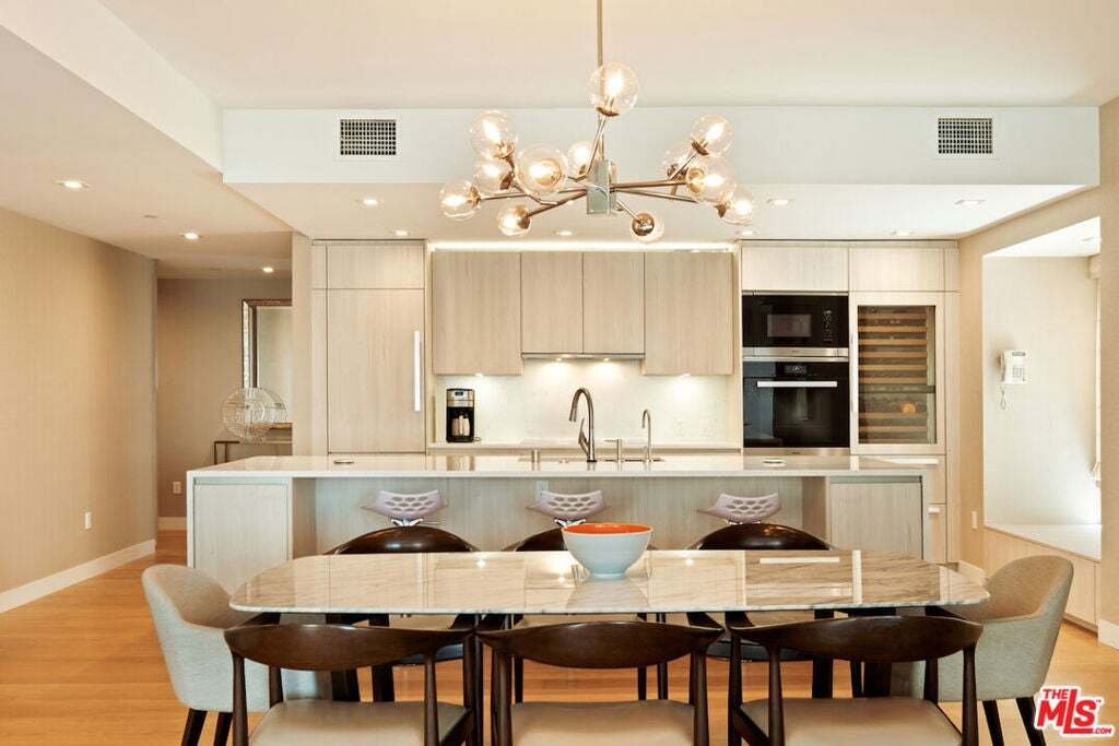 Condo in Los Angeles, California, United States 1 - 18925033