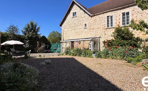 House in Jouars-Pontchartrain, Ile-de-France, France 1