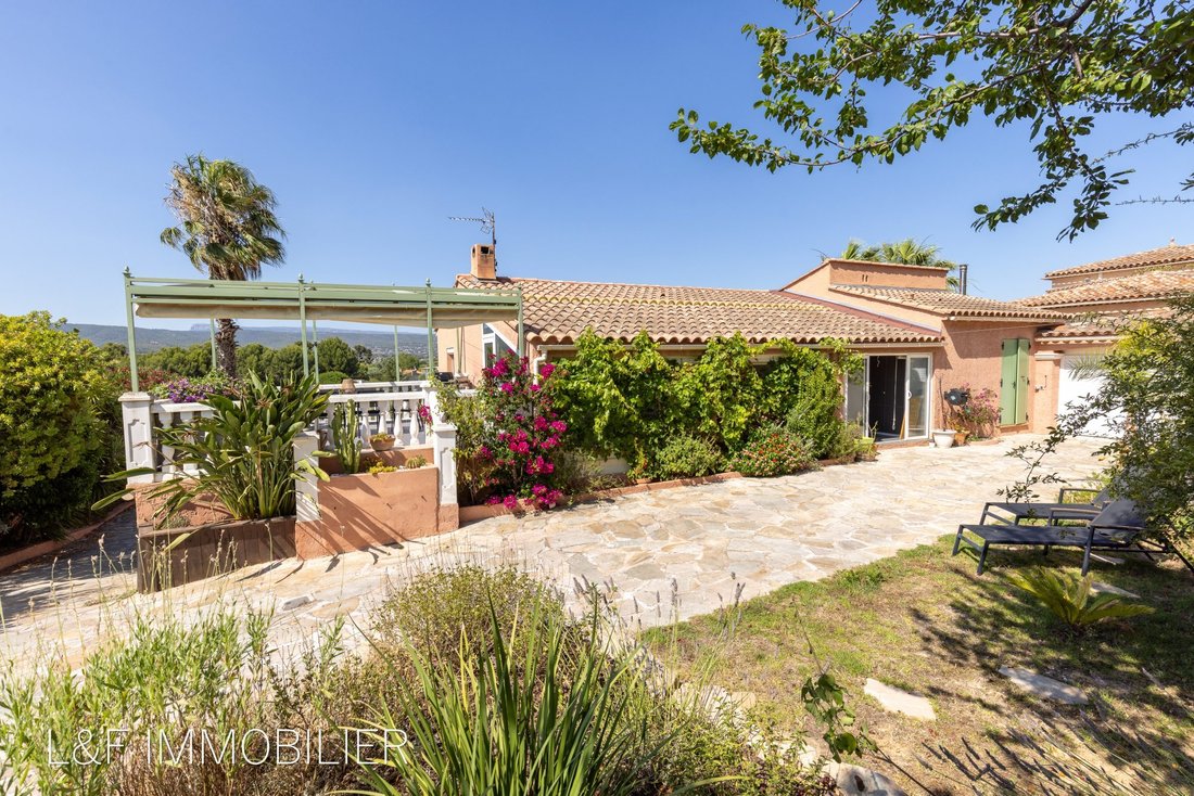 House in Saint-Cyr-sur-Mer, Provence-Alpes-Côte d'Azur, France 2 - 18928073