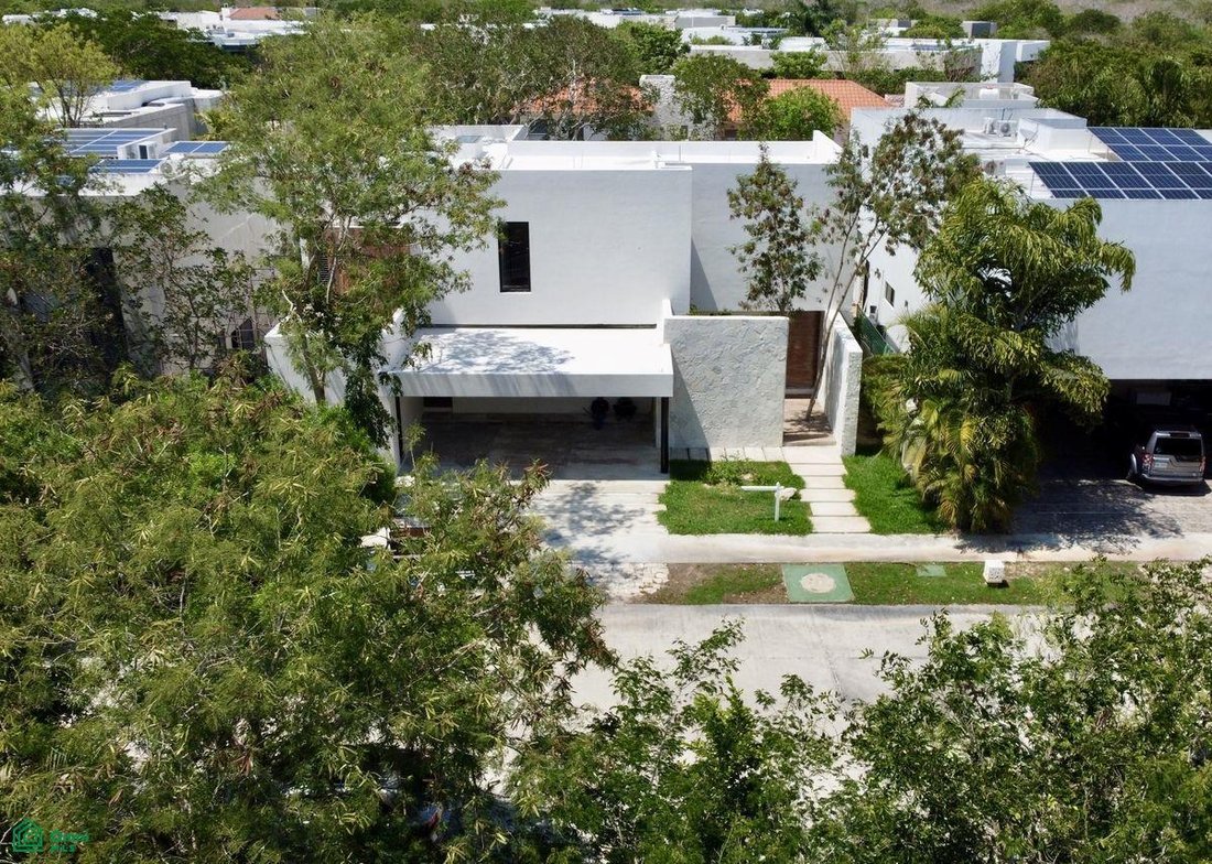 House in Yucatán Country Club, Yucatan, Mexico 1 - 17706175