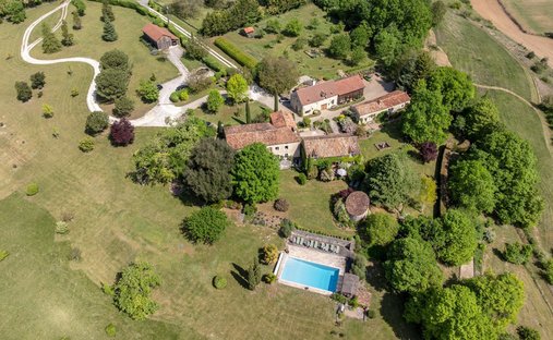 Chateau in Clermont-de-Beauregard, Nouvelle-Aquitaine, France 1