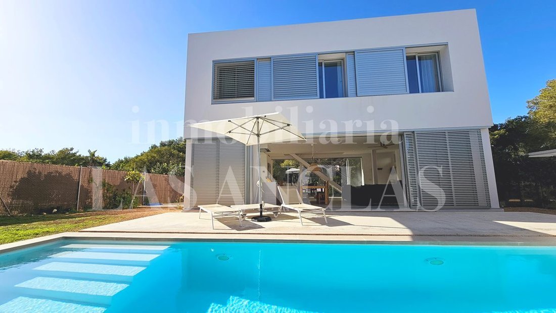 Villa in Sant Carles de Peralta, Santa Eularia des Riu, Balearic Islands 1 - 11907693
