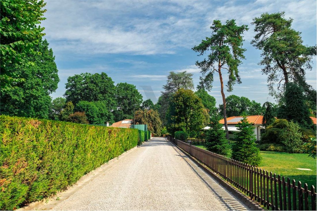 Villa in Lesmo, Lombardei, Italien 3 - 18925831