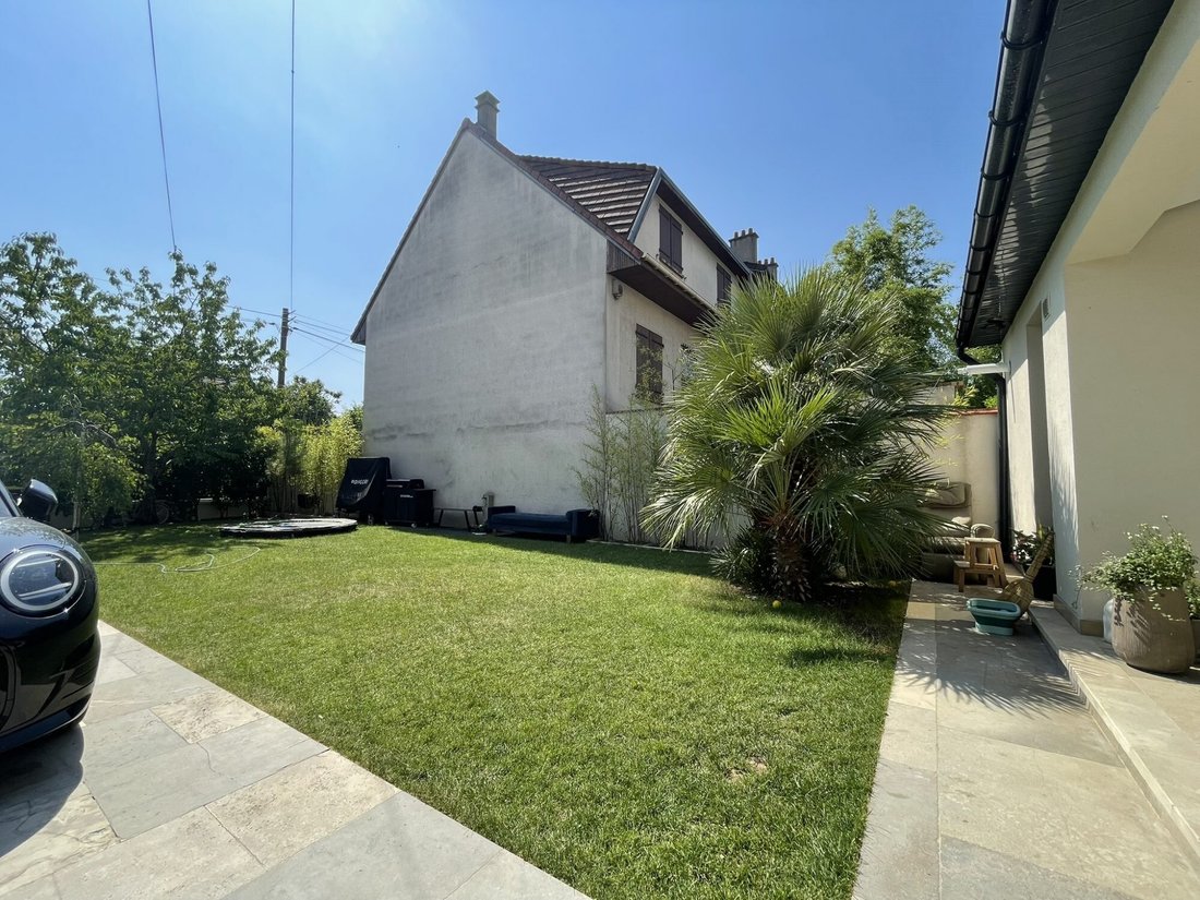 House in Le Saule Blanc, Bondy, France 4 - 18639817