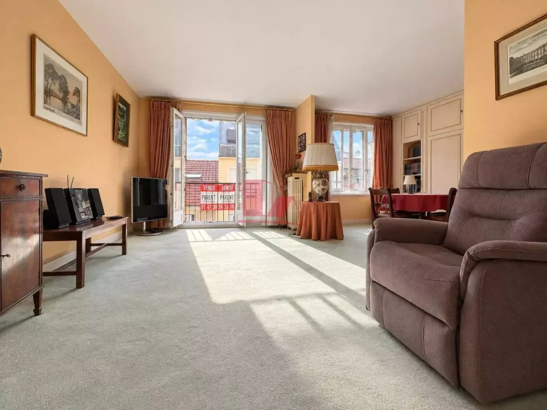 Apartment in Insurrection, Vanves, France 1 - 18907408