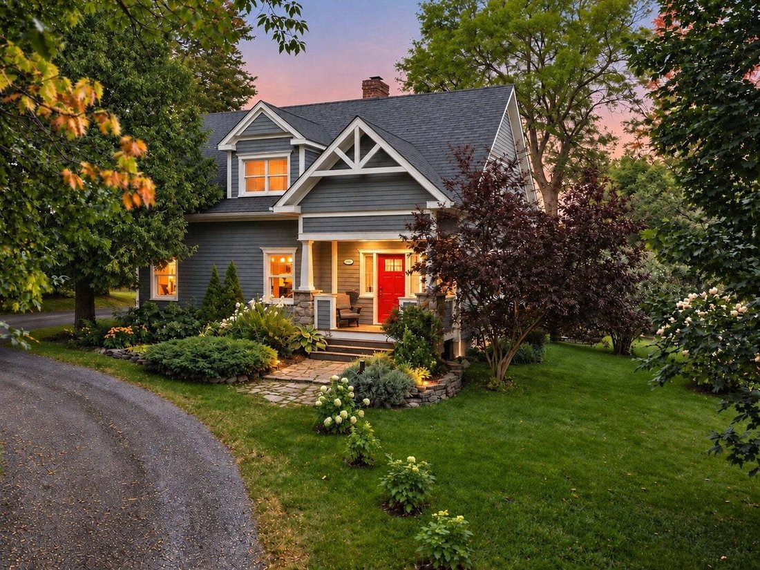 House in Coaticook, Quebec, Canada 1 - 18917565