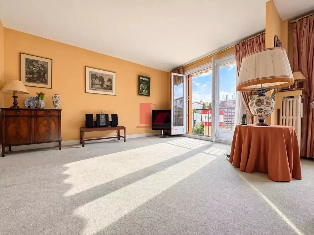 Apartment in Insurrection, Vanves, France 5 - 18907408