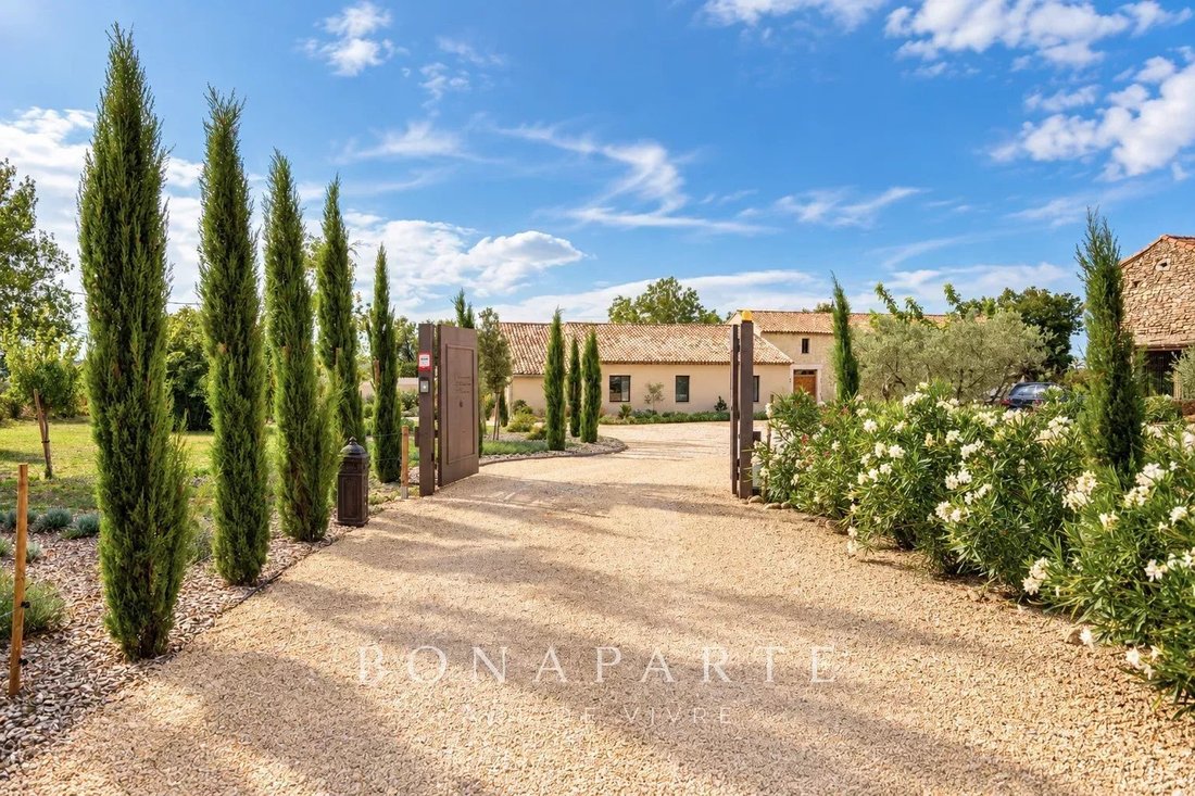 Country House in Cucuron, Provence-Alpes-Côte d'Azur, France 2 - 18923920