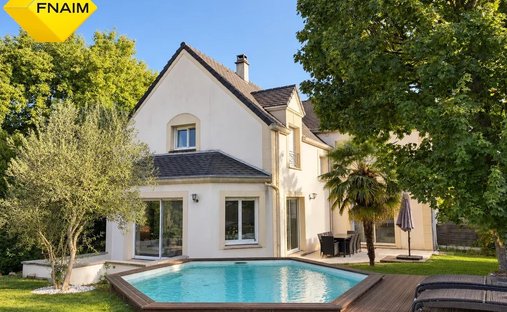 House in Longpont-sur-Orge, Ile-de-France, France 1