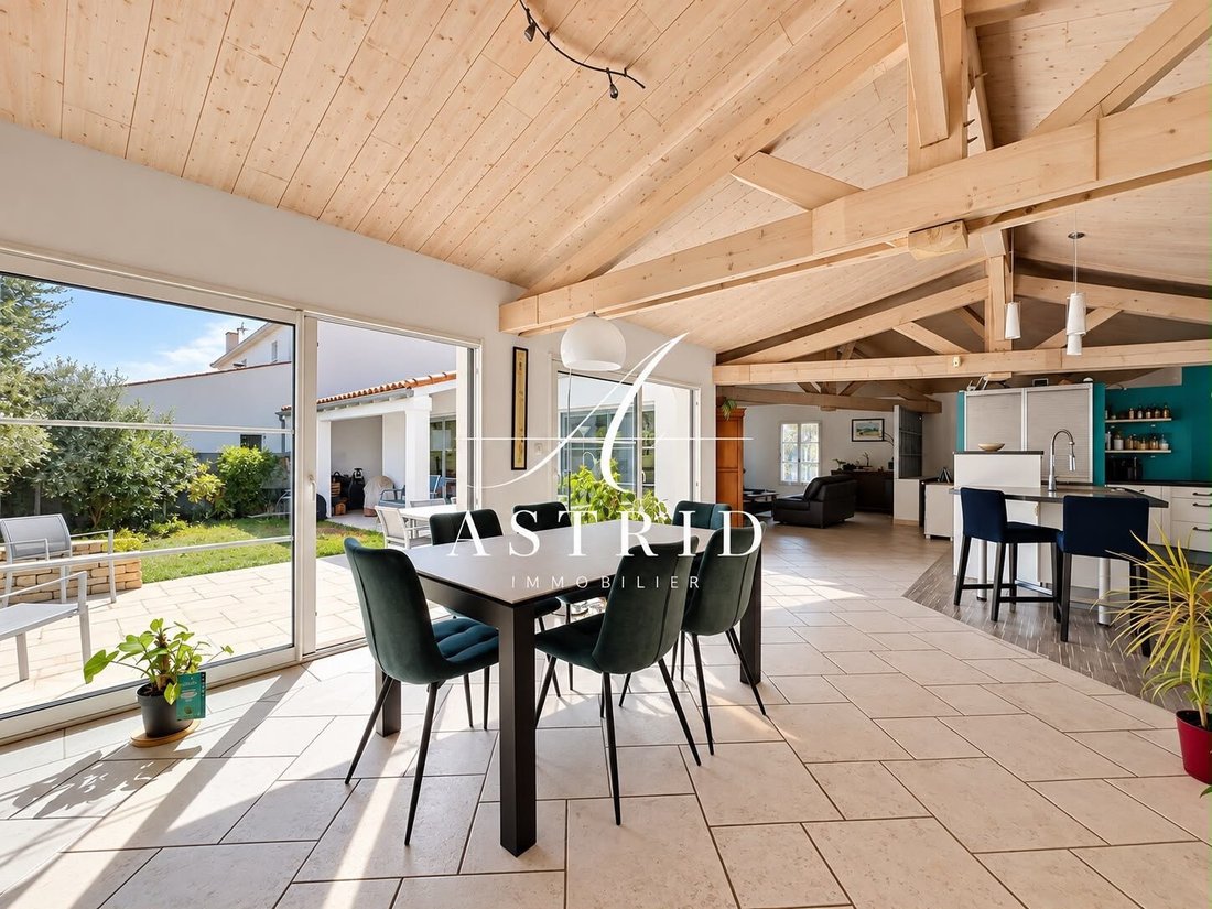 House in Bourg, Lagord, France 2 - 18930020