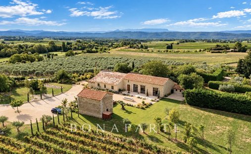 Country House in Cucuron, Provence-Alpes-Côte d'Azur, France 1