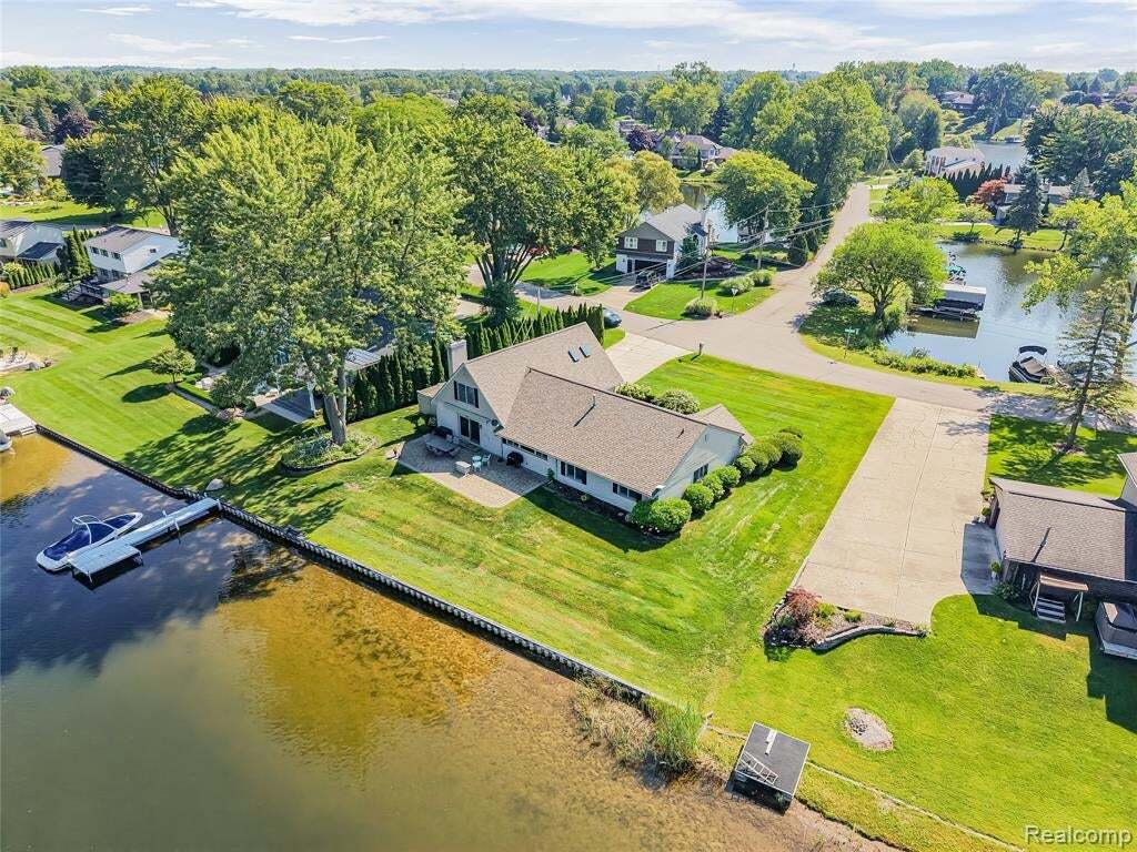 House in Commerce Charter Township, Michigan, United States 2 - 18604673