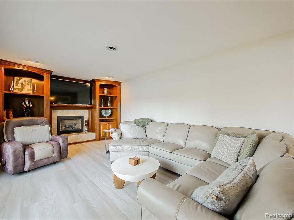 House in Commerce Charter Township, Michigan, United States 4 - 18604673