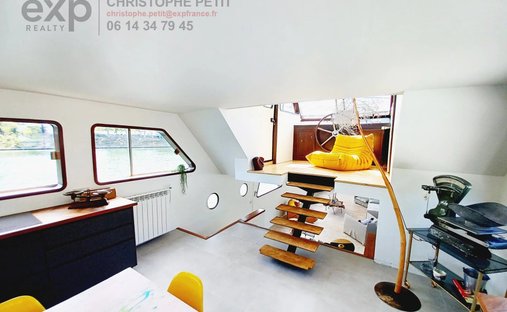 House in Centre-Voltaire, Asnières-sur-Seine, France 1
