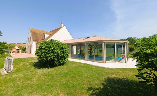 Villa in Favrieux, Ile-de-France, France 1