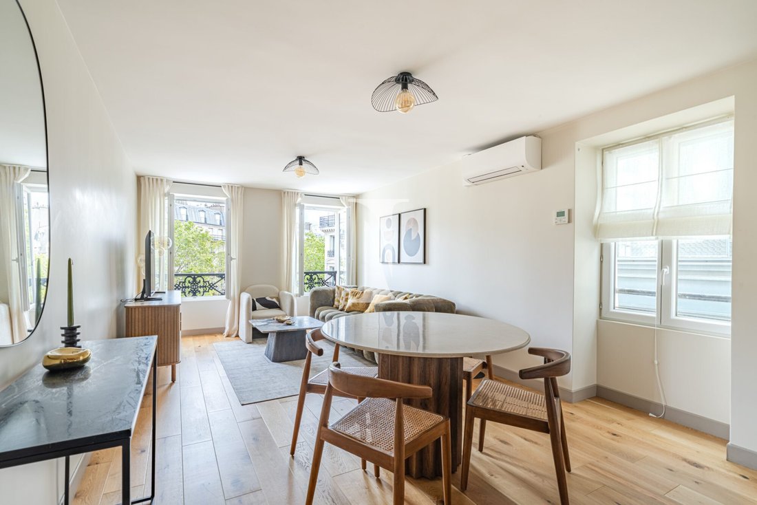 Apartment in Elysées-Madeleine, Paris 8e Arrondissement, Paris 2 - 18928045