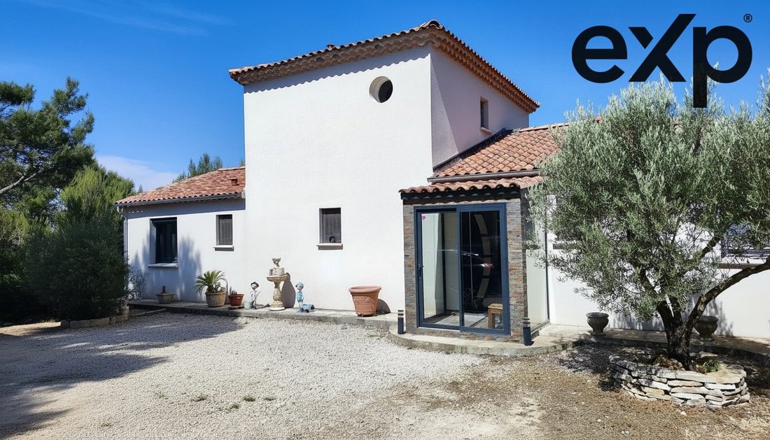 Villa in Saint-Zacharie, Provence-Alpes-Côte d'Azur, France 1 - 18315621