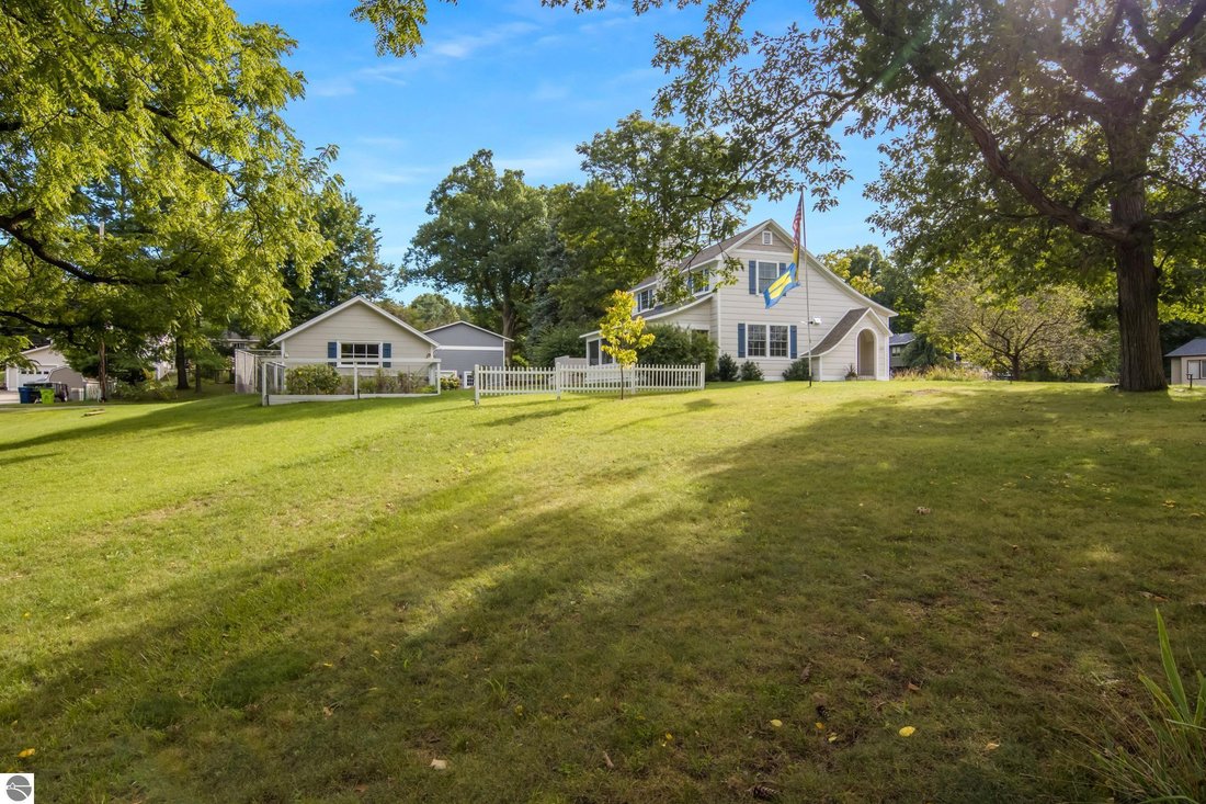 House in Garfield Township, Michigan, United States 1 - 18927943