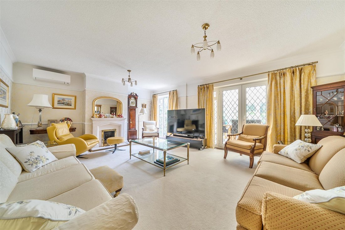 House in Petts Wood, Bromley, England 3 - 18925488