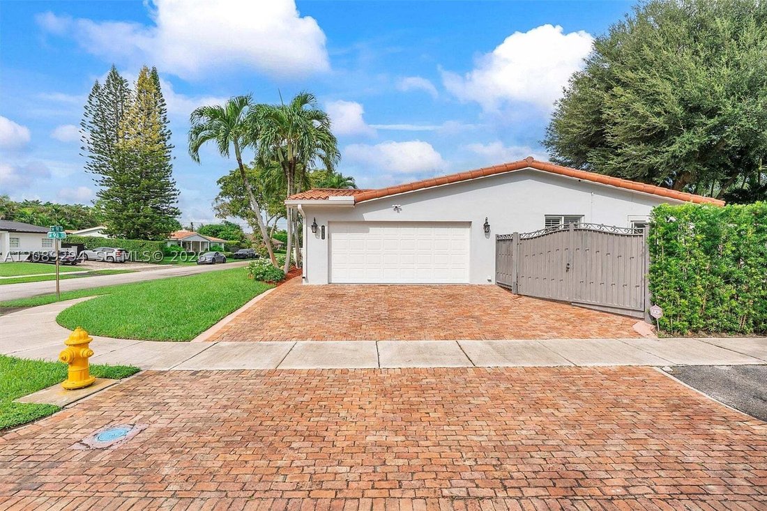 House in Miami, Florida, United States 3 - 18926136