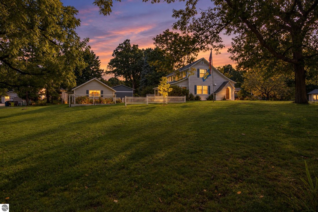 House in Garfield Township, Michigan, United States 2 - 18927943