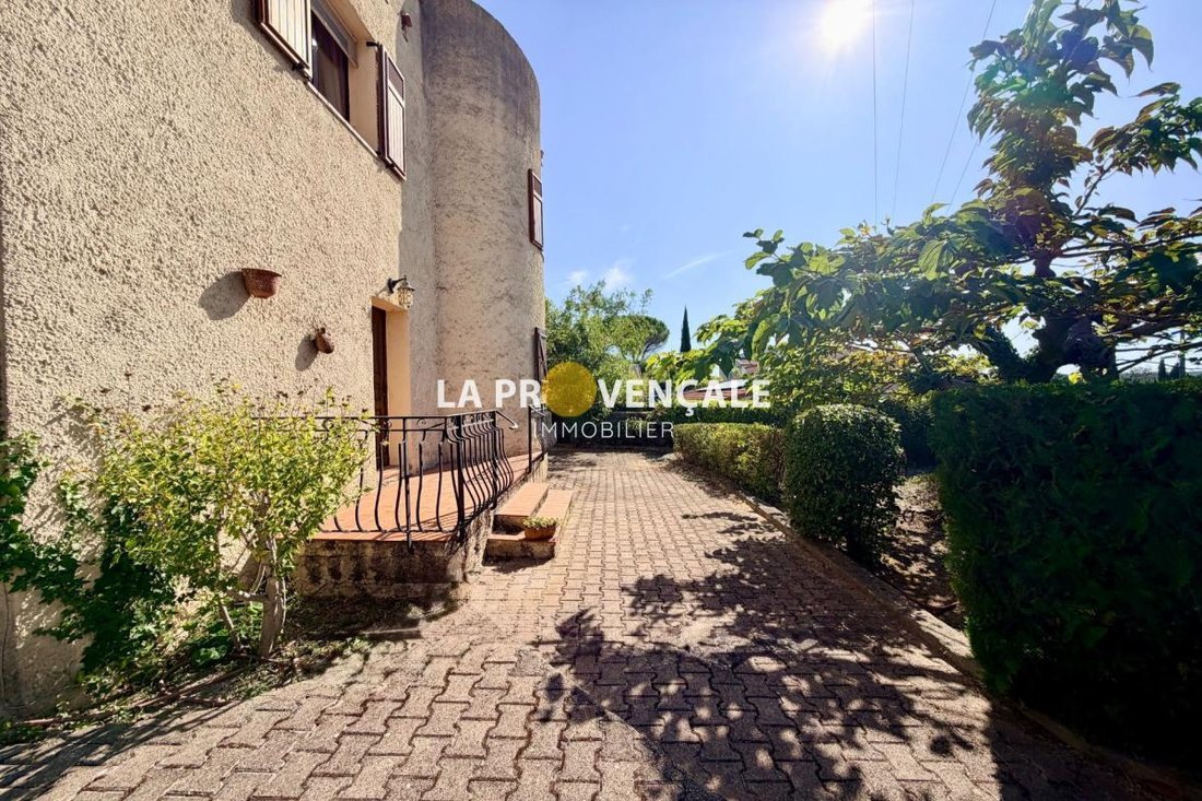 House in Bouc-Bel-Air, Provence-Alpes-Côte d'Azur, France 1 - 18927009
