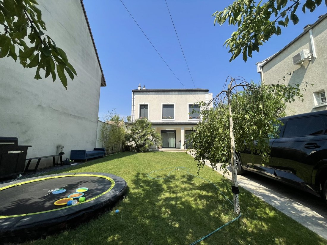House in Le Saule Blanc, Bondy, France 5 - 18639817