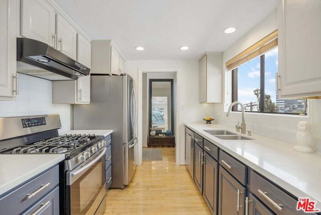 Condo in Los Angeles, California, United States 3 - 18925048