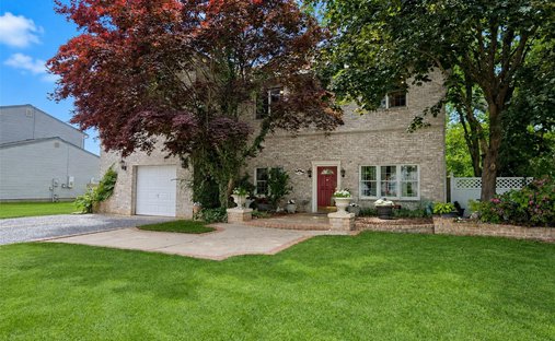 House in Medford, New York, United States 1