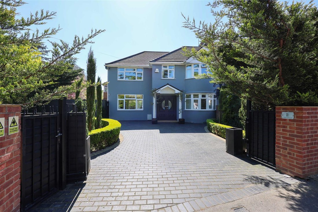House in Breakspear, Bromley, England 1 - 18925497