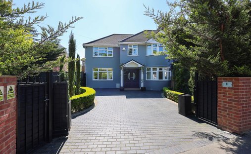 House in Breakspear, Bromley, England 1