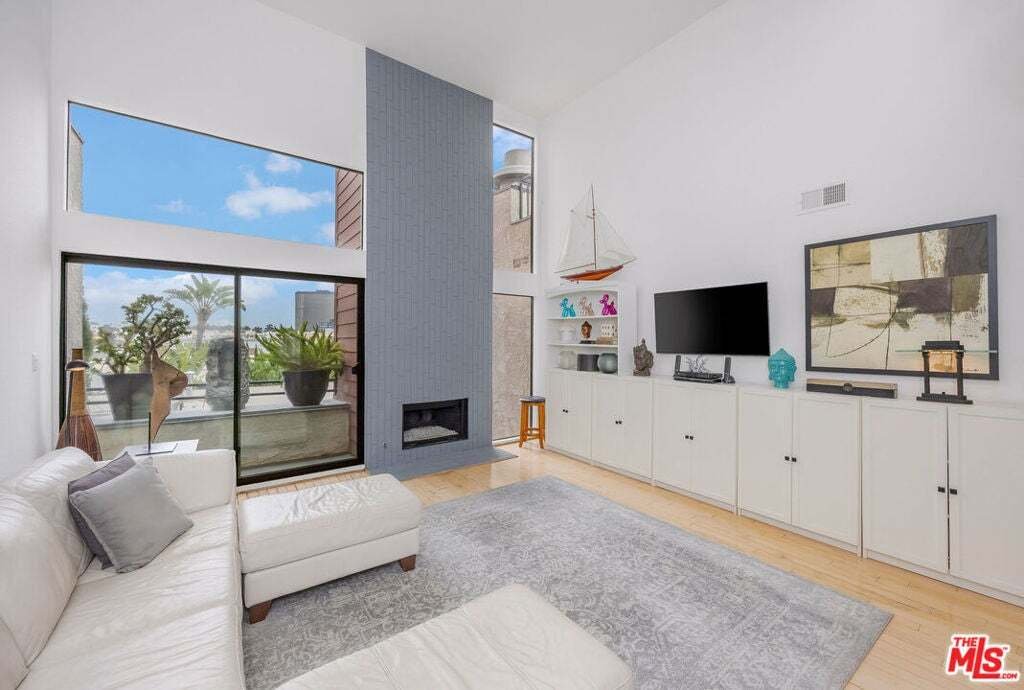 Condo in Los Angeles, California, United States 2 - 18925048